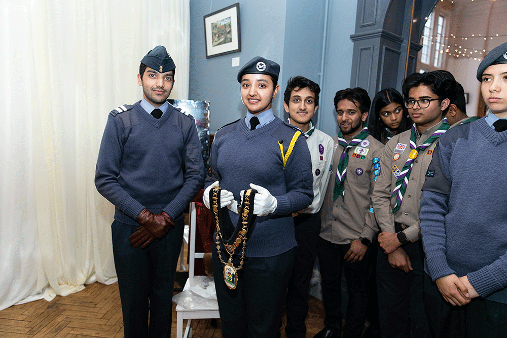 Cadets and Scouts with the Mayor&#039;s chain