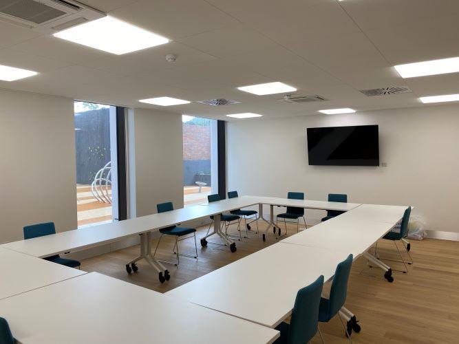 Photo showing a meeting room at Greenhill library