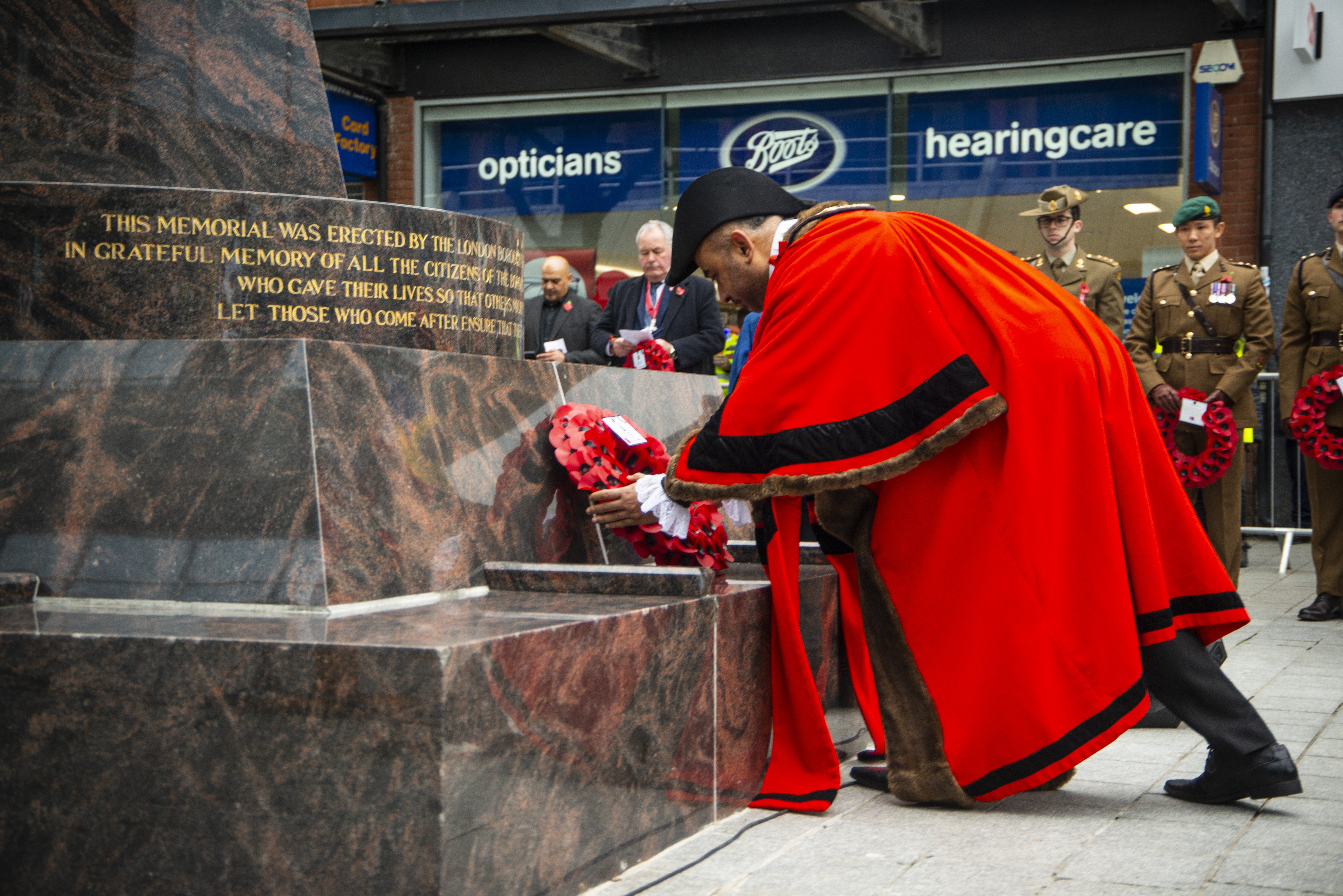 The mayor lays a wreath